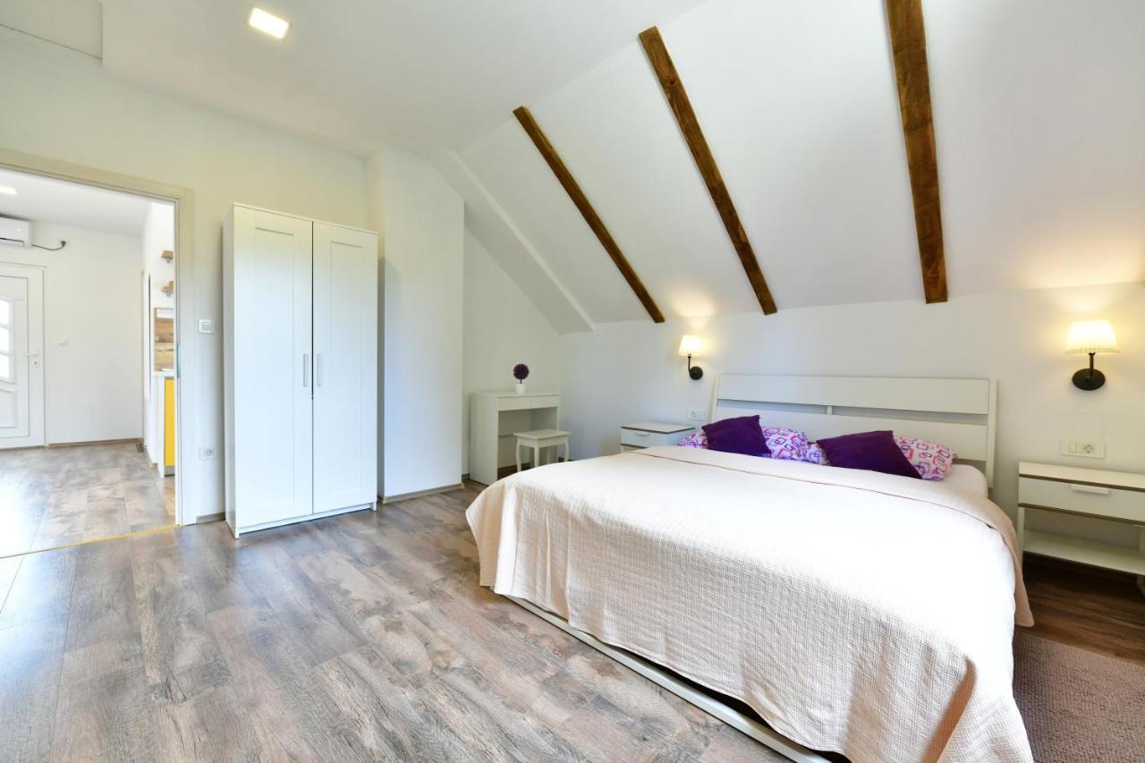 Apartman Doris Rakovica Exterior foto